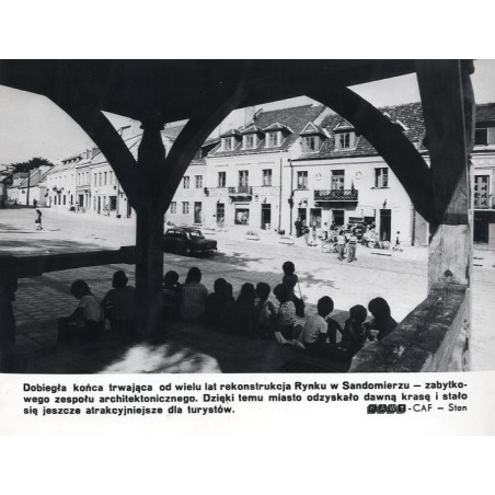"Dobiegła końca trwająca od wielu lat rekonstrukcja Rynku w Sandomierzu - zabytkowego zespołu architektonicznego. [...] KAW-CAF