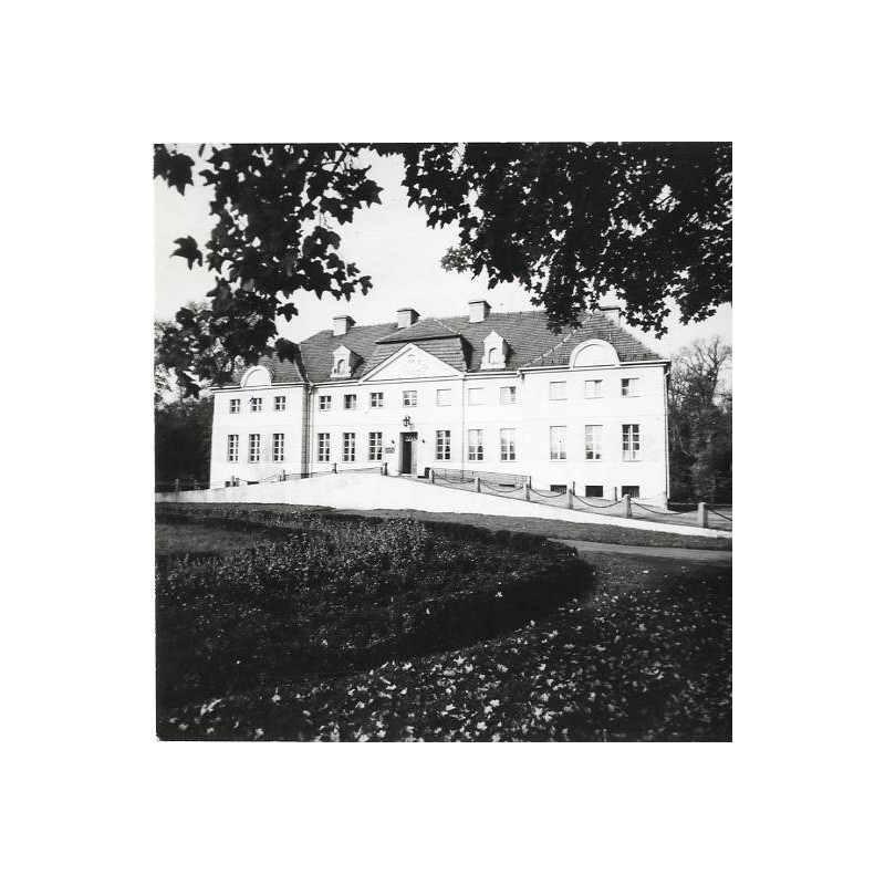 "Gułtowy. Pałac. fot. St. Wiktor 71-1037 barwne"