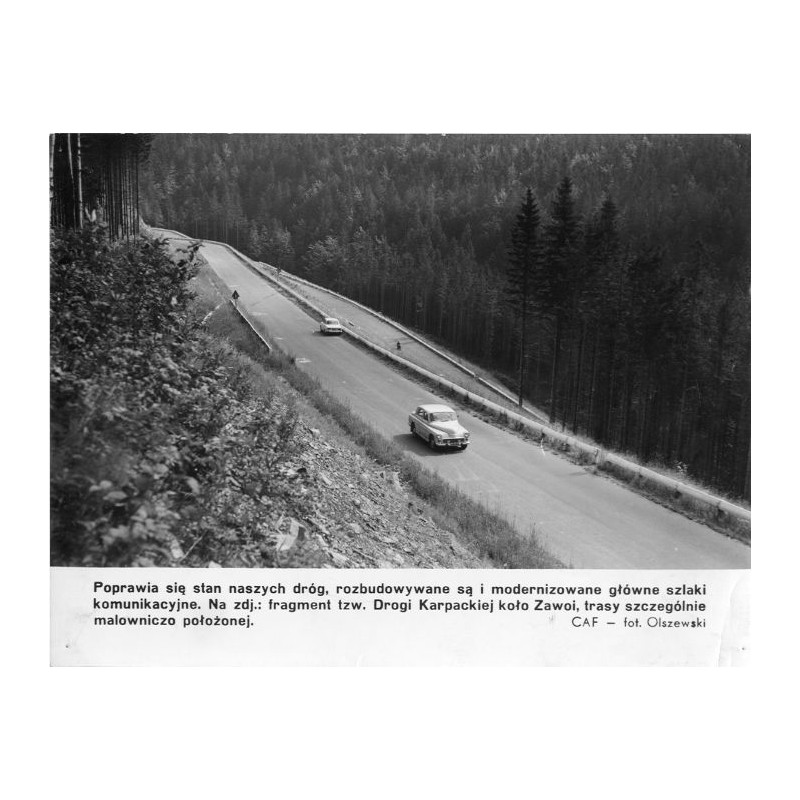 "Poprawia się stan naszych dróg, rozbudowywane są i modernizowane główne szlaki komunikacyjne. Na zdj.: fragment tzw. Drogi Karp