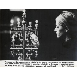"[...] N/z: fiński model świecznika w kształcie choinki [...] CAF - Lehtikuva"