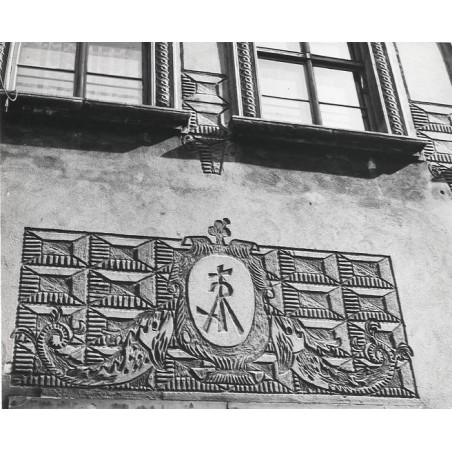 "Poznań. Stary Rynek. Ozdobne godło kamienicy Nr 52 fot. L. Surowiec 71-1081 32031/7"