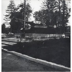 "Mirosławiec. "Czołg" - pomnik ku czci wyzwolicieli miasta fot. J. Siudecki 68-381. 59303 barwne."