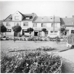 "Murowana Goślina. Rynek fot. St. Wiktor 71-1031 30248-1 barwne"