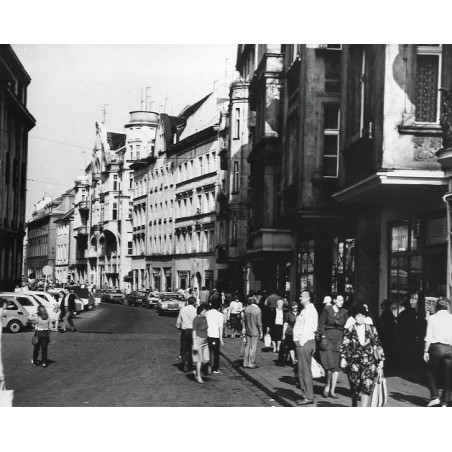 "Poznań. Ul. Szkolna - widok w kierunku Starego Rynku fot. L. Surowiec 71-1066 32040/4 Barwne"