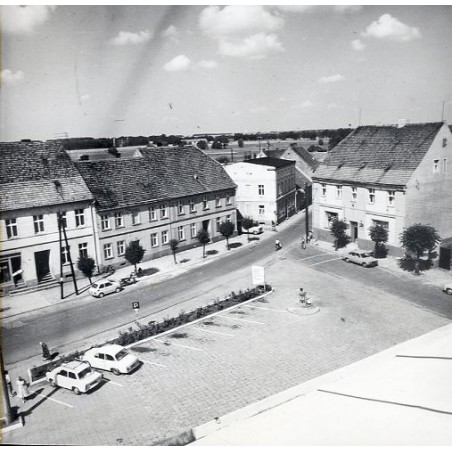 "Jutrosin Frag. rynku - ulica wylotowa na Rawicz fot. J. Woźniak 60-411 65432 barwne"