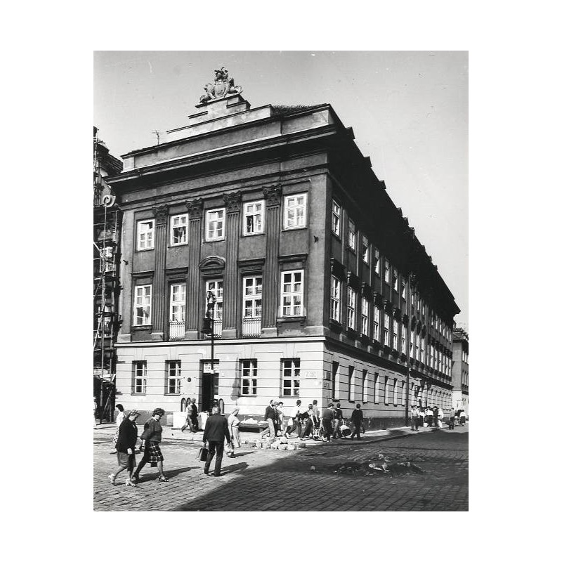 "Poznań. Pałac Mielżyńskich - w Pierzei półn. Starego Rynku (róg ul. Wronieckiej). Obecnie Dom turysty fot. L. Surowiec 71-1083