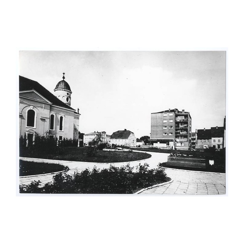 "Syców. Skwer przy ul. Roli Żymierskiego. K. Jabłoński zest. 731 [...]. 36-6539 Kolor k-66339"