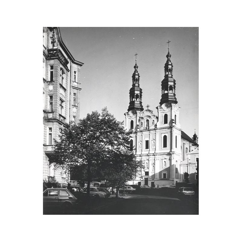 "Poznań. Kościół Franciszkanów-Bernardynów przy Placu Bernardyńskim (widok z ul. Długiej) fot. L. Surowiec 71-1089 32037/7 Barwn