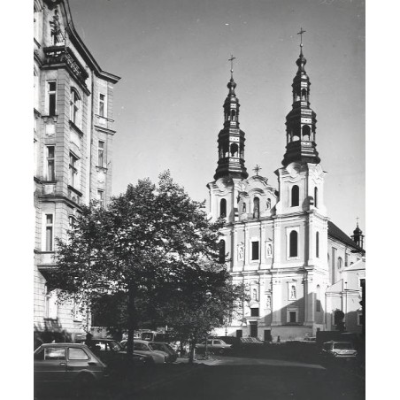 "Poznań. Kościół Franciszkanów-Bernardynów przy Placu Bernardyńskim (widok z ul. Długiej) fot. L. Surowiec 71-1089 32037/7 Barwn