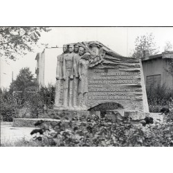 "Wronki Pomnik ofiar terroru hitlerowsk. fot. W. Stasiak 68-342 K-28014-2 fotocolor"