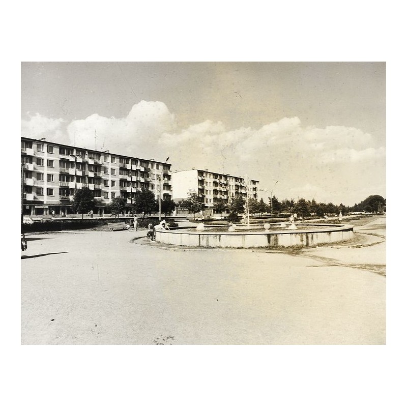 "Leszno Fontanna w parku Jana Johnstona fot. M. Trzeciakowski M. Bańkowska 60-467 76086 barwne"