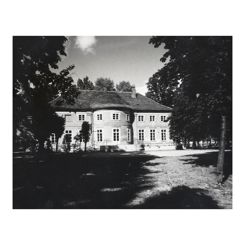 "Mchy Pałac klasycystyczny - siedziba Szkoły Podstawowej fot. L. Surowiec 32688-4 71-1184 Barwne"