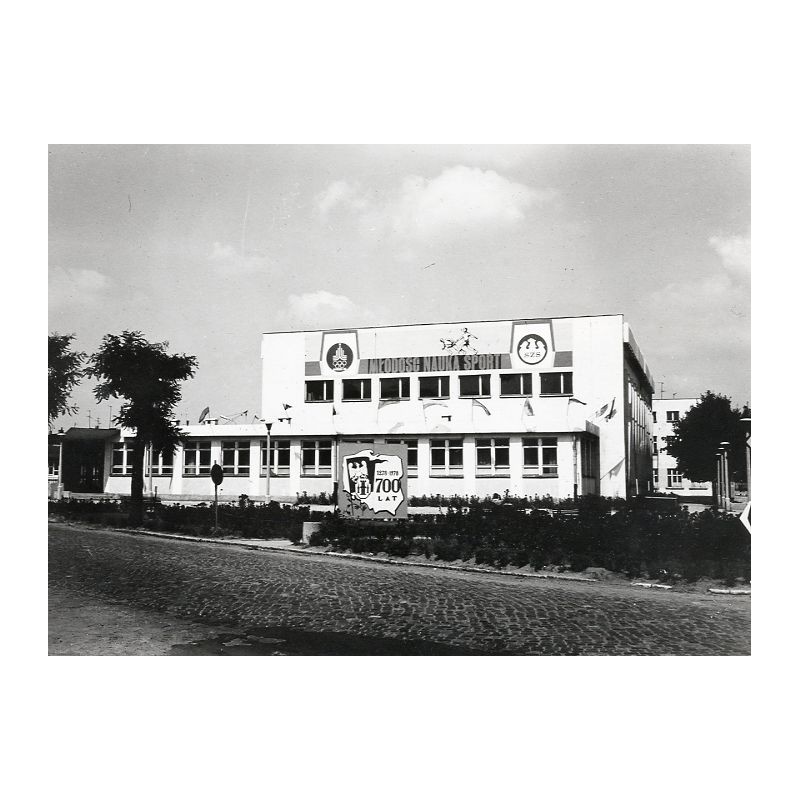 "Gostyń. Hala sportowa fot. M. Janiecki 60-292 k-50579 Barwne"