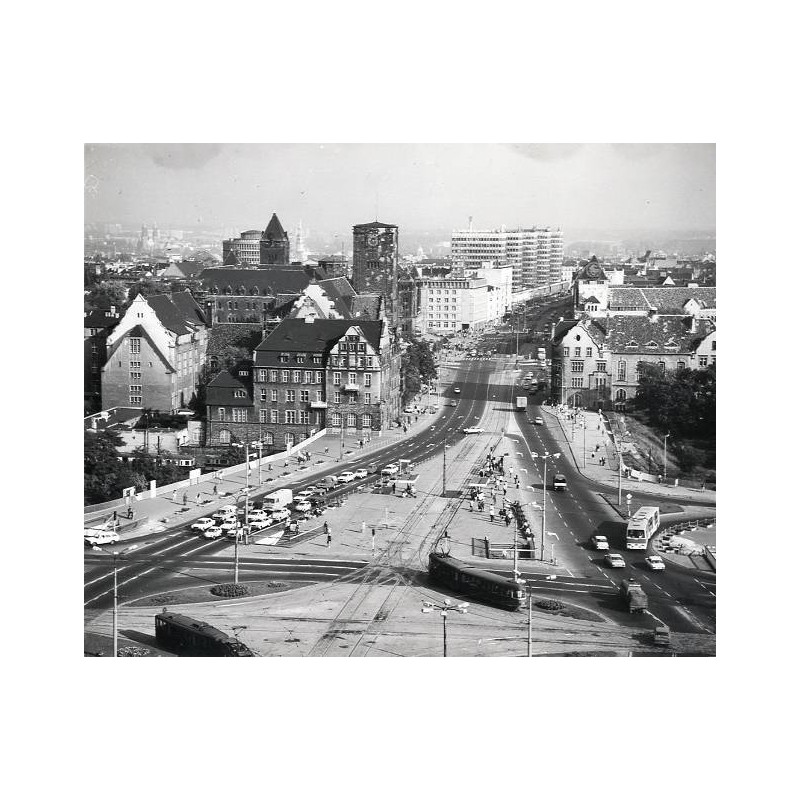 "Poznań. Centrum miasta - ul. Czerwonej Armii fot. L. Surowiec 71-1042 32026/5 Barwne"