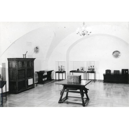 "Poznań. Muzeum Rzemiosł Artystycznych. Wnętrze sali gotyckiej. fot. L. Surowiec 71-1120 32068-4 barwne"