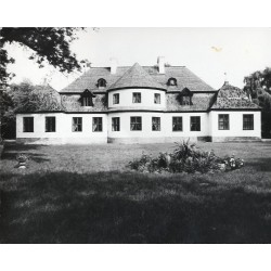 "Koszuty k/ Środy Wlkp Muzeum Ziemi Średzkiej Dwór z XVIII-XIXw - widok od strony ogrodu fot L. Surowiec 32681-10 71-1203 Barwne