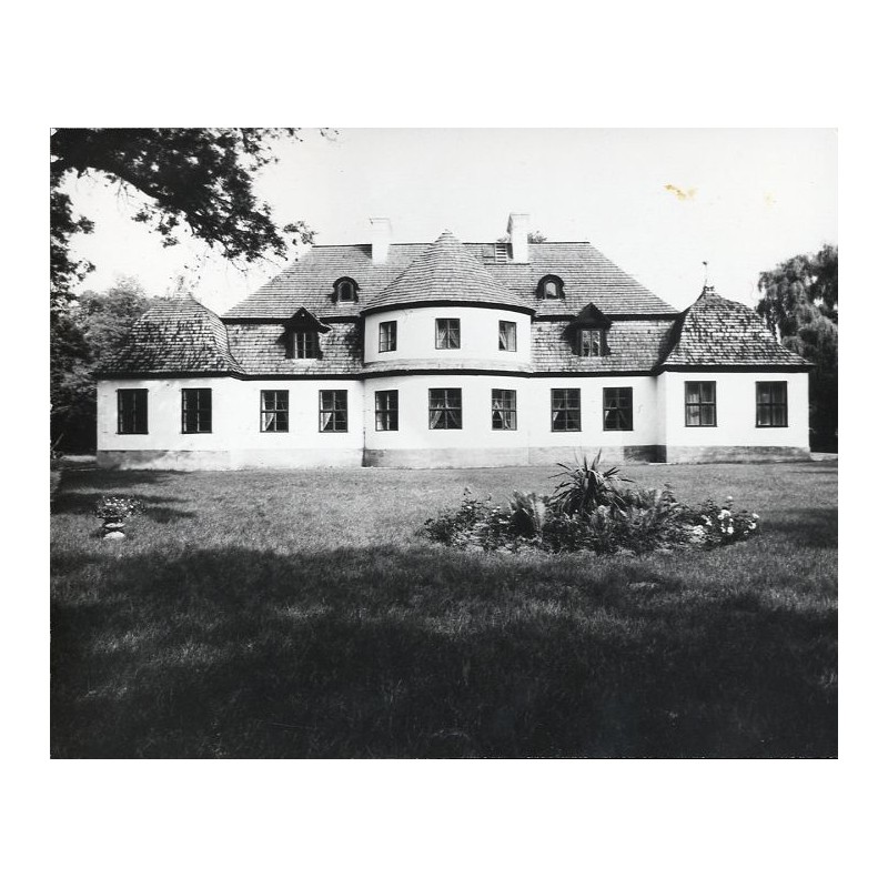"Koszuty k/ Środy Wlkp Muzeum Ziemi Średzkiej Dwór z XVIII-XIXw - widok od strony ogrodu fot L. Surowiec 32681-10 71-1203 Barwne