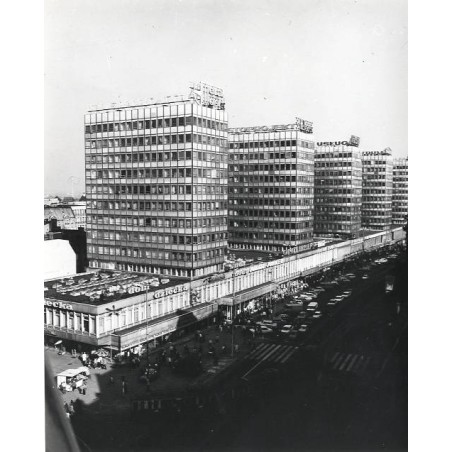 "Poznań. Centrum Handlowo-Usługowe ul. Czerwonej Armii fot. L. Surowiec 71-1047 32037/3 Barwne"