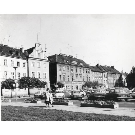 "Poznań. Plac Kolegiacki (fragment). Widok od strony Urzędu Miasta fot. L. Surowiec 71-1092 32025/7 Barwne"