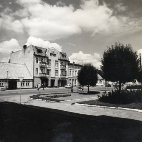 "Łobżenica - Plac Zwycięstwa Fot. J. Siudecki 68-379 Barwne 59297"