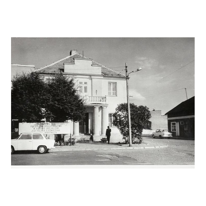 "Kłodawa Ratusz w stylu klasycyst. fot. W. Stasiak 15-152 10054-5 barwne"