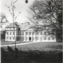 "Siedlec k/Poznania. Pałac, siedziba miejsko gminnej biblioteki fot. St. Wiktor 71-1029 29825-1 barwne"