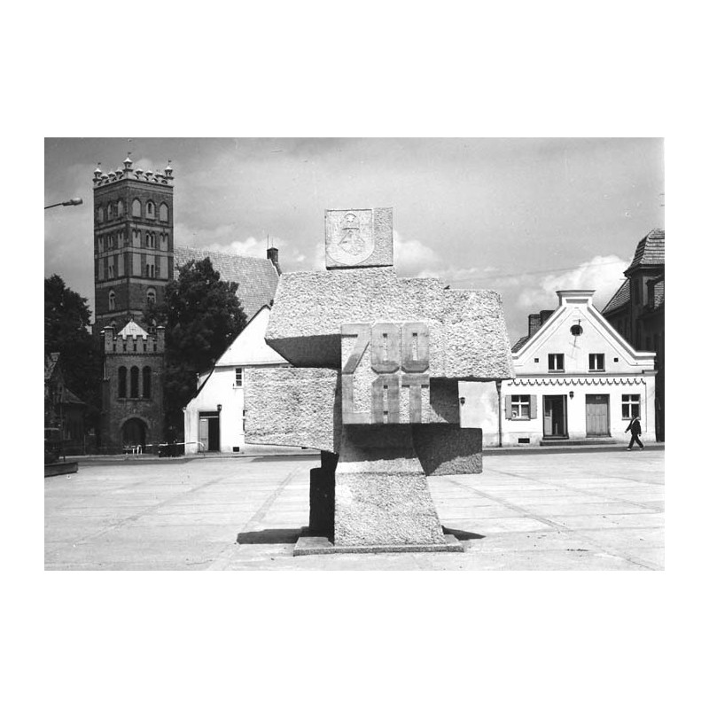 "Poznańskie - Środa - pomnik 700-lecia 31-2480"
