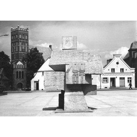 "Poznańskie - Środa - pomnik 700-lecia 31-2480"