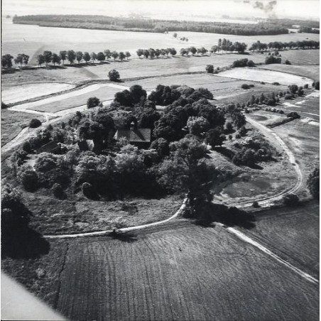 "Giecz z lotu ptaka fot. W. Stasiak 19147-9 71-840 barwne"