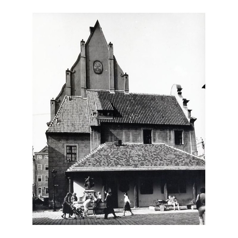 "Poznań Zabudowa Starego Rynku Studzienka Bamberki, zrekonstruowane dawne Jatki Chlebowe po zach. stronie Wagi Miejskiej fot. L.