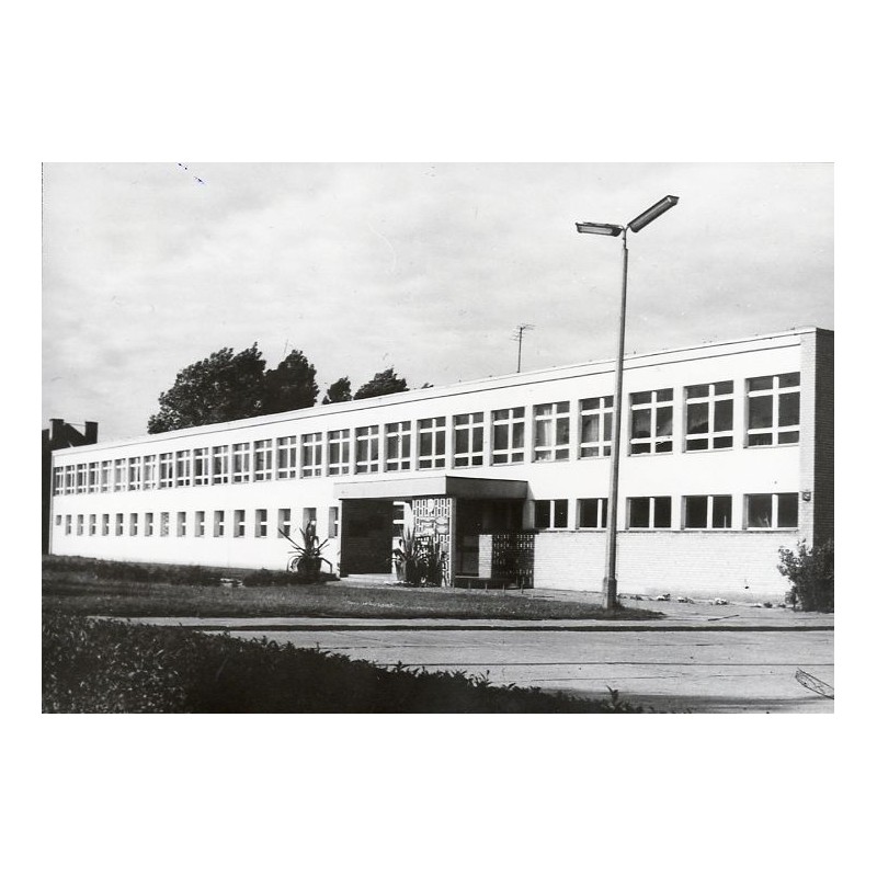 "Leszno Zesp. Szkół Zawod. przy ul. Narutowicza fot. P. Kochański 60-242 38031 barwne"