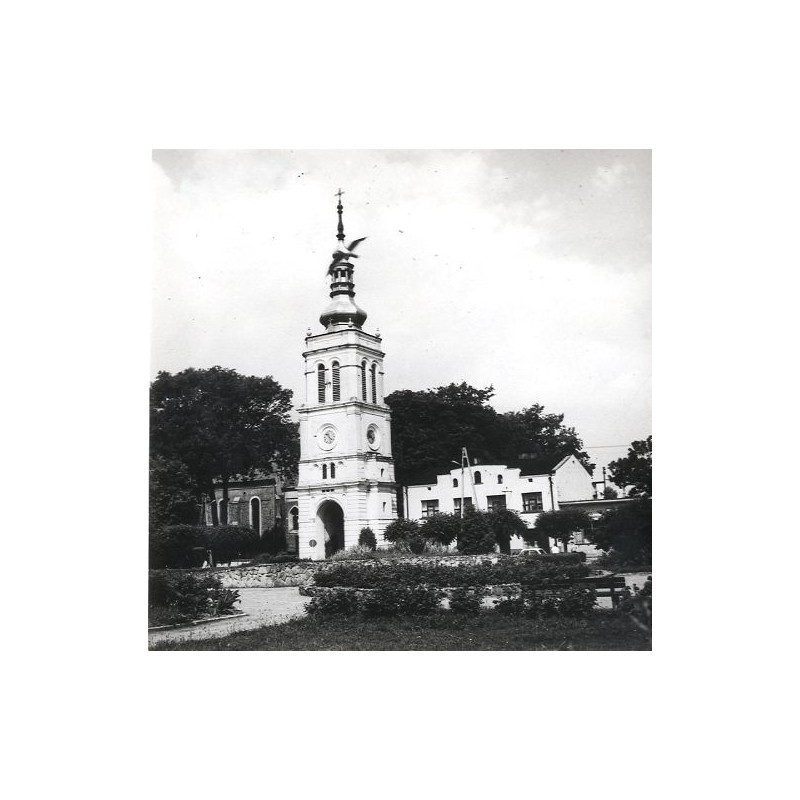 "Uniejów Rynek ze skwerem oraz dzwonnica Kościoła p.w. Wniebowzięcia N. M. P. fot. Stasiak 15-314 35667-1"