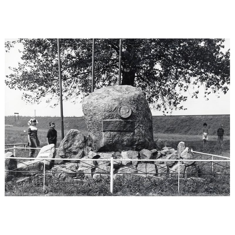 "Drzymałowo Głaz narzutowy fot. Z. Żyburtowicz 71-614 51916 fotocolor"