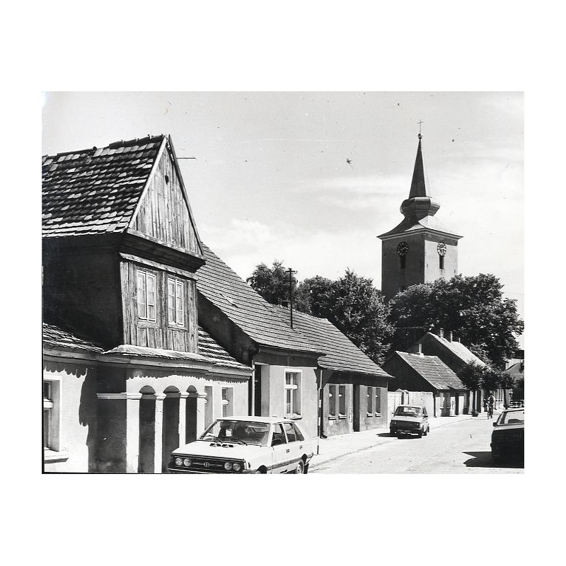 "Ostroróg ul. Kapłańska oraz Gotycki Kościół p.w. św Jakuba fot. Stasiak 71-1328 35672-6"