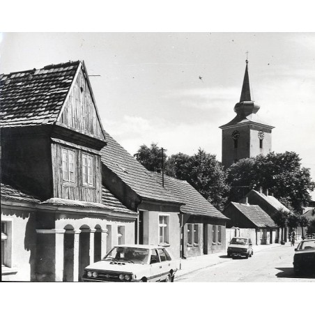 "Ostroróg ul. Kapłańska oraz Gotycki Kościół p.w. św Jakuba fot. Stasiak 71-1328 35672-6"