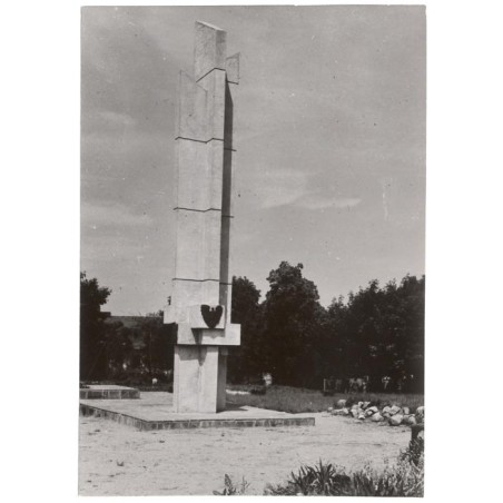 "Witkowo - pomnik Ku czci bohaterów poległych w walkach powstańczych fot. W. Stasiak 15-16 Barwne 02070-5"