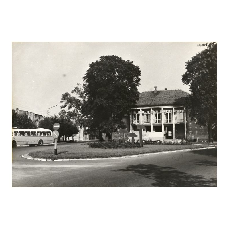 "Buk - Plac Reszki z Domem Kultury fot. W. Stasiak 71-255 06972-7 barwne"