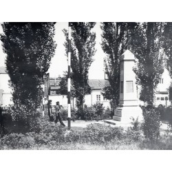 "Ślesin Pomnik wdzięczności fot. B. Łopieńska 15-109 29848 kolor"