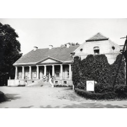 "Lubasz - Pałac w parku (własność PGR) fot. J. Tymiński 68-106 05910-2 Barwne"