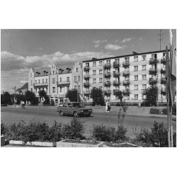 "Krzyż. Domy przy pl. Zwycięstwa fot . Kupczyk 35821/3 68-536"