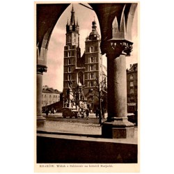 Kraków. Widok z Sukiennic na Kościół Marjacki.