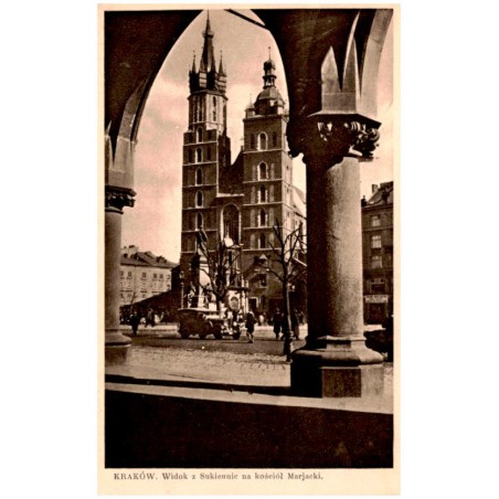 Kraków. Widok z Sukiennic na Kościół Marjacki.