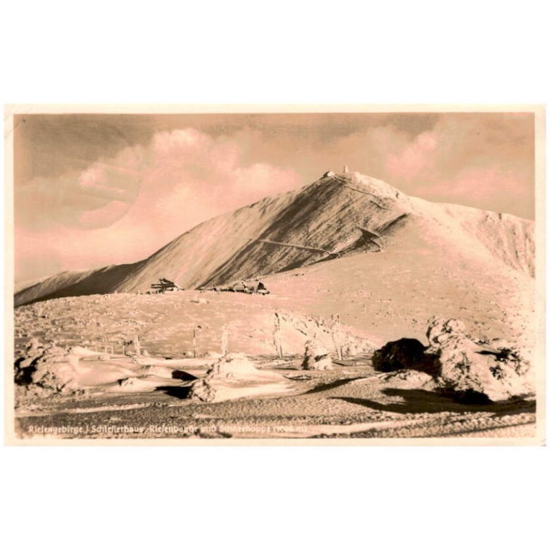 Riesengebirge. Schlesierhaus, Riesenbaude und Schneekoppe (1605 m)