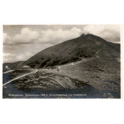 Riesengebirge. Schneekoppe. 1605 m mit Schlesierhaus und Riesenbaude