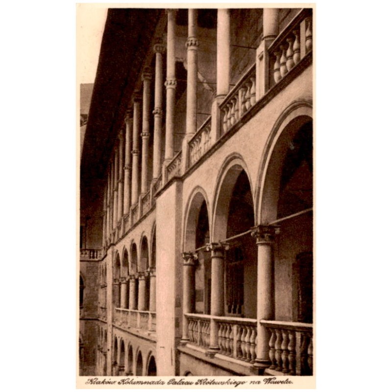 Kraków. Kolumnada Pałacu Królewskiego na Wawelu.