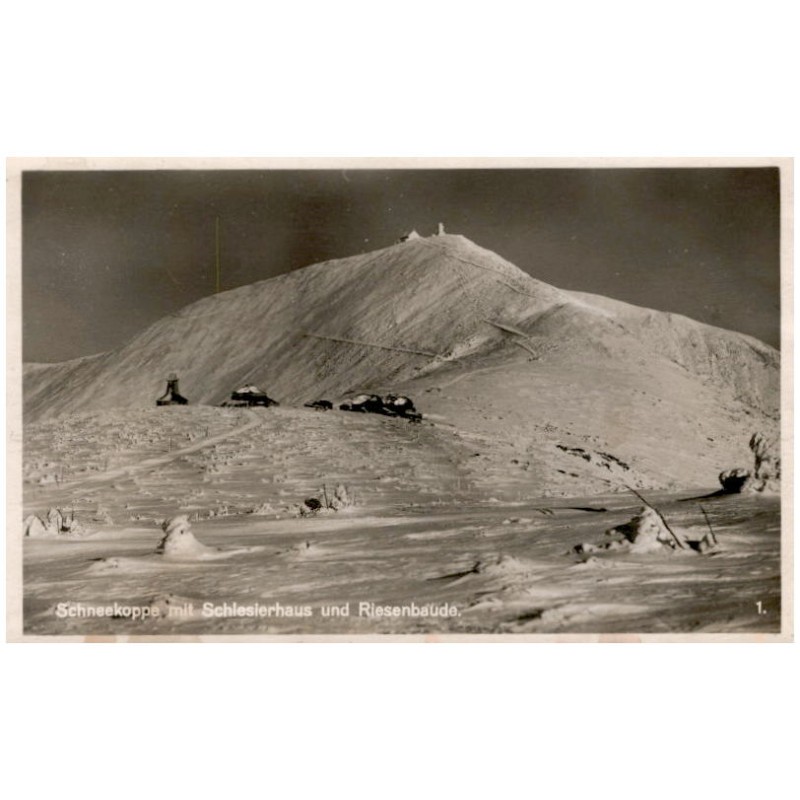 Schneekoppe mit Schlesierhaus und Riesenbaude. 1.