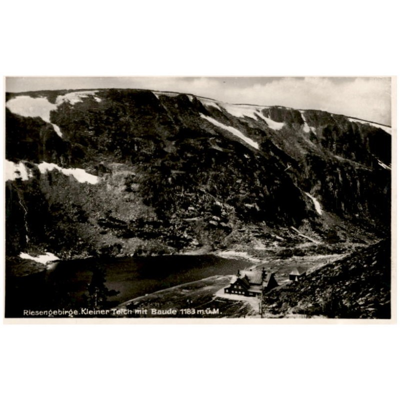 Riesengebirge. Kleiner Teich mit Baude 1183 m ü. M.