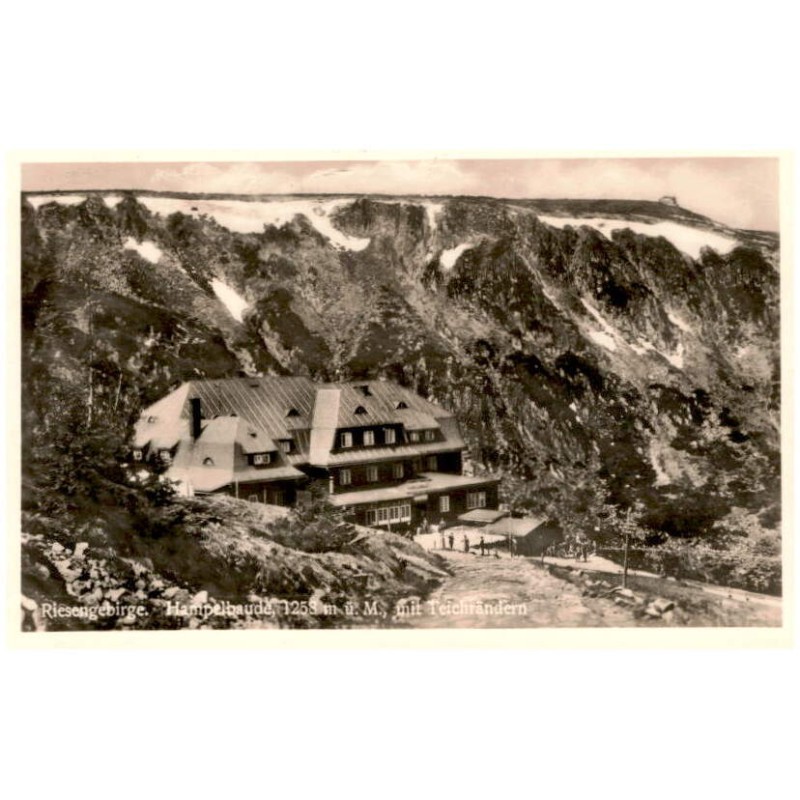 Riesengebirge. Hampelbaude 1258 m ü. M. mit Teichrändern