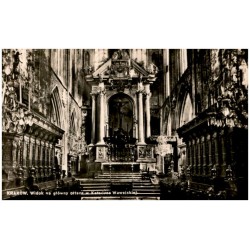 Kraków. Widok na główny ołtarz w Katedrze Wawelskiej.