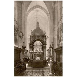 Katedra na Wawelu. Wnętrze od głównego ołtarza. Fot. inż. K. Cybulski